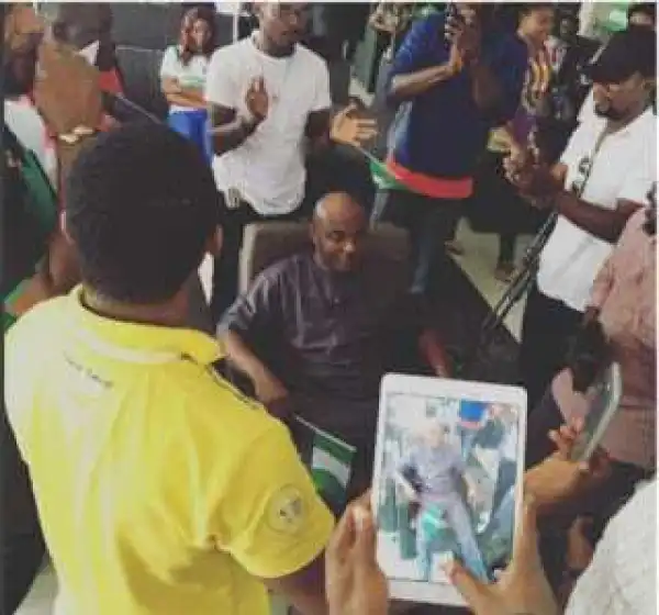 Popular Nigerian Comedian Sets New Guinness World Record [PICS]